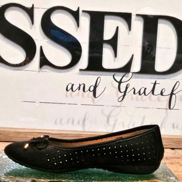 London Fog S BABETTE Perforated Flat Round Toe Slip-On Bow Black Sz 8.5 Wide - Picture 3 of 8